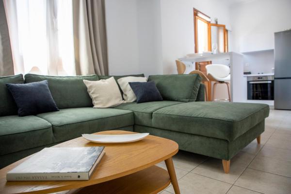 På bildet vises objektet Senses Aegina Downtown Residence som ligger i byen Éjina (by).