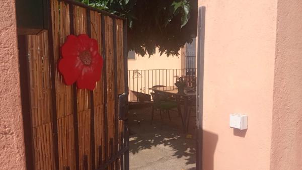 写真にはDelfiá市にあるCasa rural Can Casanovasが写っています。