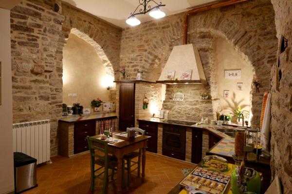 På billedet ses objektet La Casina Colorata beliggende i byen Assisi.