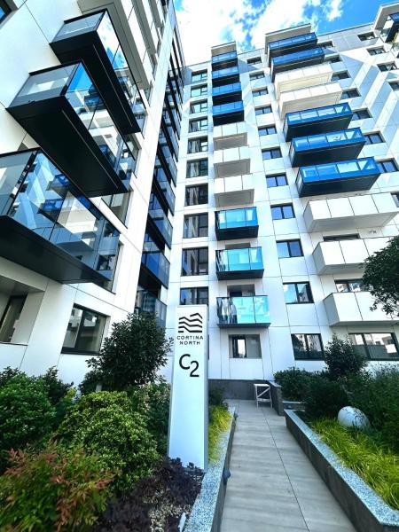 Cortina North New Luxury Apartment With Parking- Self Check In - Voluntari