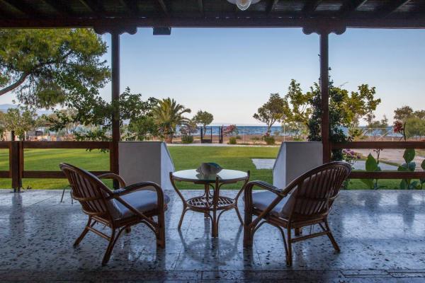 A la foto es mostra l'objecte ThemiLia Beachfront, Luxury House situat a la ciutat de Almirós.