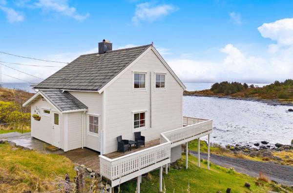 A la foto es mostra l'objecte Petrahuset situat a la ciutat de Finnøy.