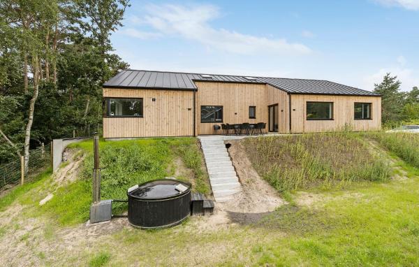 A la foto es mostra l'objecte 5 Bedroom Awesome Home In Ebeltoft situat a la ciutat de Ebeltoft.