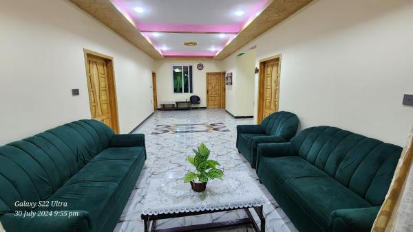 A la foto es mostra l'objecte Mashal Palace Apartment's situat a la ciutat de Kālābāgh.