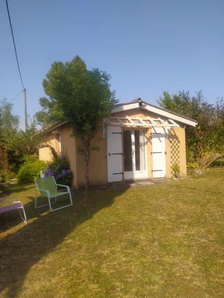Nella foto è visibile l'oggetto Maison dans un écrin de verdure situato nella città di Montguyon.