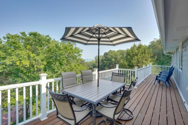 Family-friendly ‘Lakeview Cottage’ W/ Deck & View - Yankton, SD