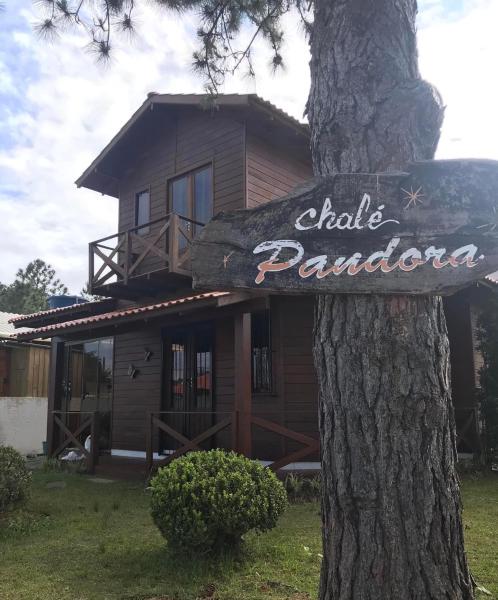 A la foto es mostra l'objecte Residencial Pinheira, Residencial Pandora e Chalés Pandora situat a la ciutat de Palhoça.