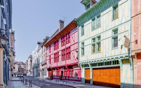 写真にはトロワ市にあるBrit Hotel Comtes De Champagne - Troyes Centre Historiqueが写っています。