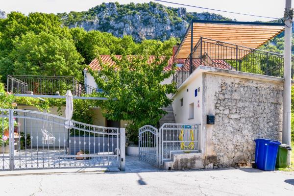Στη φωτογραφία φαίνεται το αντικείμενο Family friendly house with a parking space Bribir, Novi Vinodolski - 23378 που βρίσκεται στην πόλη Bribir.