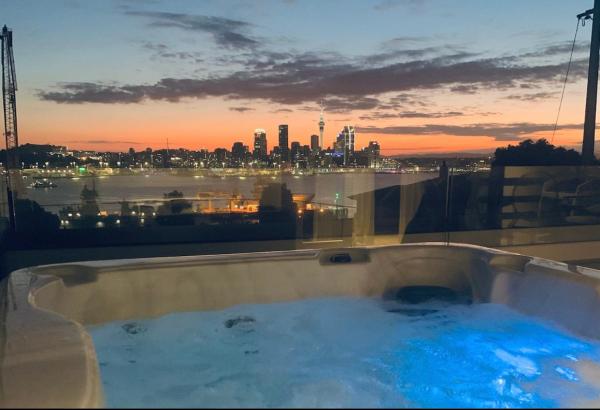 A la foto es mostra l'objecte Devonport Cliff top Church conversion - Stunning city views situat a la ciutat de Devonport.