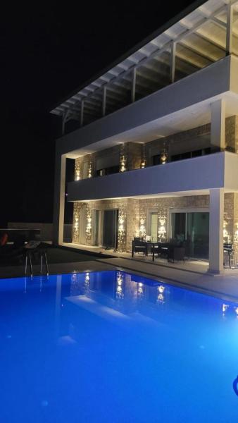 A la foto es mostra l'objecte Villa Moonlight situat a la ciutat de Budva.