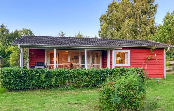 Nella foto è visibile l'oggetto Awesome Home In Højby With Wifi situato nella città di Højby.