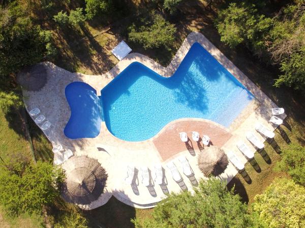 På billedet ses objektet Jardines del Cielo Cabañas & Apart Suites beliggende i byen Nono.