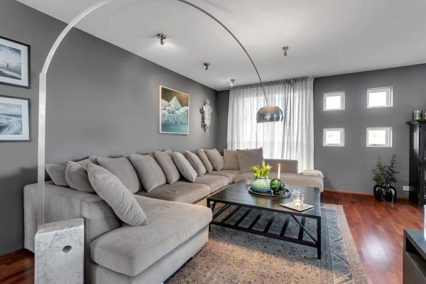 Luxury House With Ocean View - Reykjavík