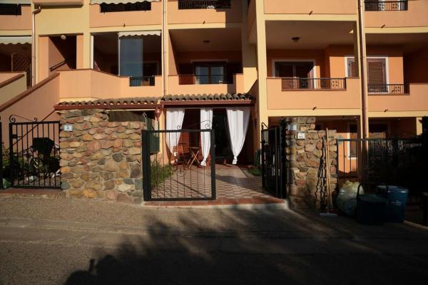 A la foto es mostra l'objecte casa Leo villasimius situat a la ciutat de Villasimius.