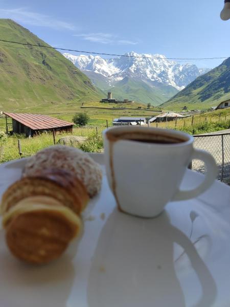 Na fotografii je vidět objekt Guest House Cafe Nita nacházející se ve městě Mele.
