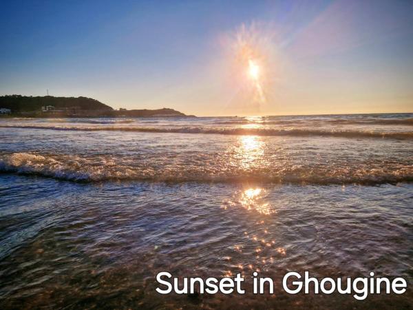 A la foto es mostra l'objecte Blue Horizon 2 -Ghougine situat a la ciutat de Tànger.