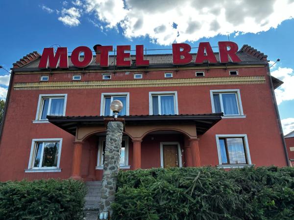 写真にはRava-Rusʼka市にあるMotel Araratが写っています。