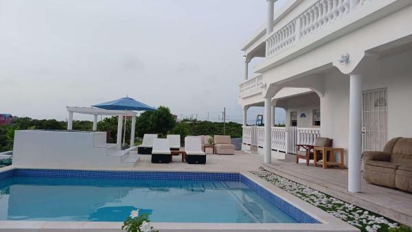 Op de foto is het object New condo with sea view unit 2 te zien, gelegen in de stad Wheeland Settlement.