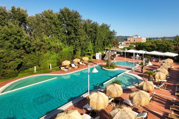 Na zdjęciu widoczny jest obiekt Montespina Park Hotel położony w mieście Neapol.