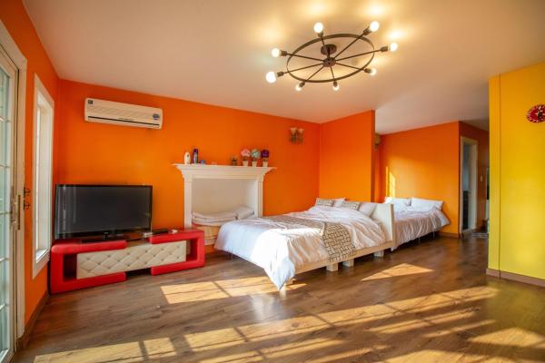 A la foto es mostra l'objecte Geoje Phil Painting Pension for One Night and Three Days situat a la ciutat de Geoje.