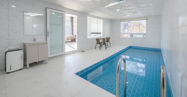 Gaypeng Poolvilla Lisum Five Penison
