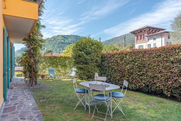 照片显示了位于Bellagio市的Cozy apartment with garden物件。