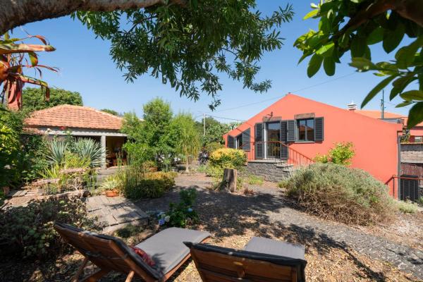A la foto es mostra l'objecte Casa da Raposeira by An Island Apart situat a la ciutat de Calheta.