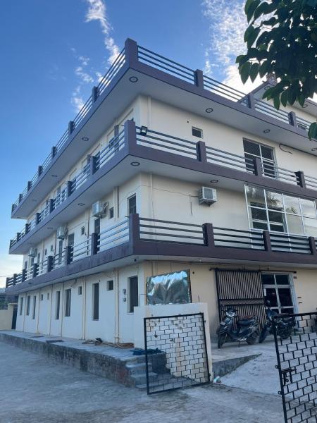 Auf dem Foto ist das Objekt Shree Raj Homestay AC Room in der Stadt Ayodhya zu sehen.