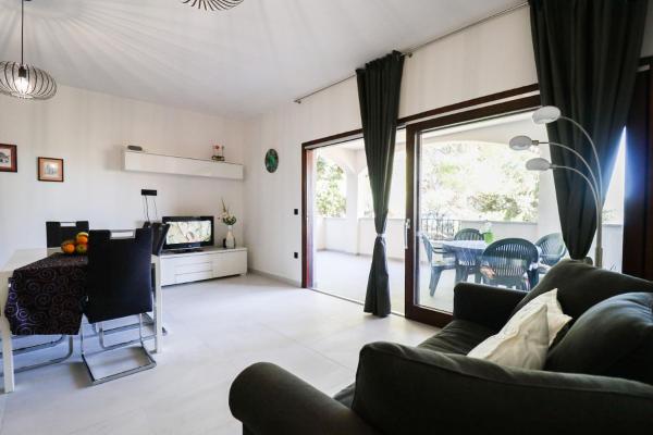 A la foto es mostra l'objecte The gravel beach & bike apartment situat a la ciutat de Posedarje.