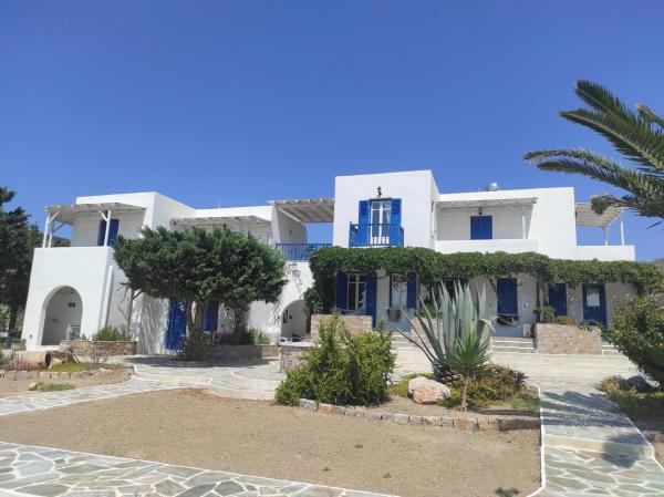 Na zdjęciu widoczny jest obiekt Villa Le Grand Bleu położony w mieście Rakhídhion.