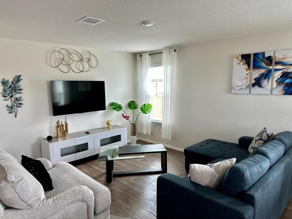 A la foto es mostra l'objecte New Home near Lackland, SeaWorld situat a la ciutat de Lytle.