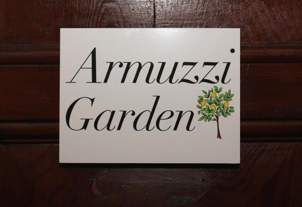 A la foto es mostra l'objecte Armuzzi Garden, Roma e mare situat a la ciutat de Lido di Ostia.
