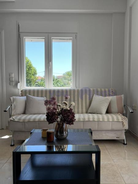 A la foto es mostra l'objecte Sea Renity House situat a la ciutat de Aroyí.