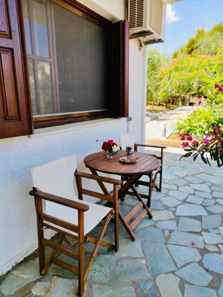 På billedet ses objektet Ioanna's sweet & cozy apartment with garden view beliggende i byen Monemvasia.