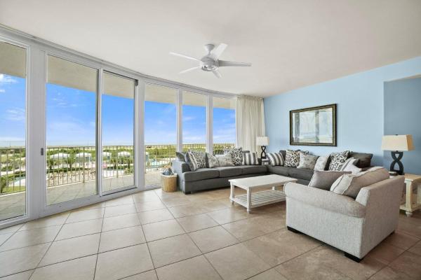 Na zdjęciu widoczny jest obiekt Caribe D412 położony w mieście Orange Beach.