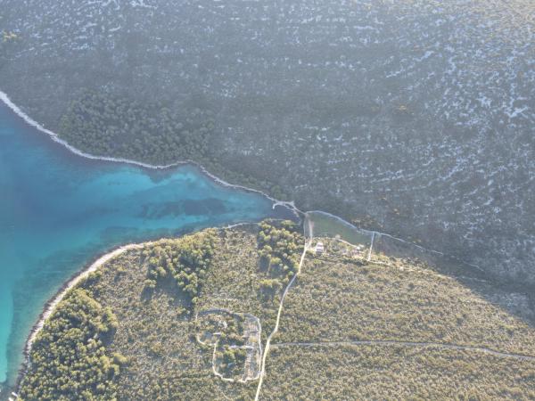 På billedet ses objektet Robinson house DUJE beliggende i byen Pašman.