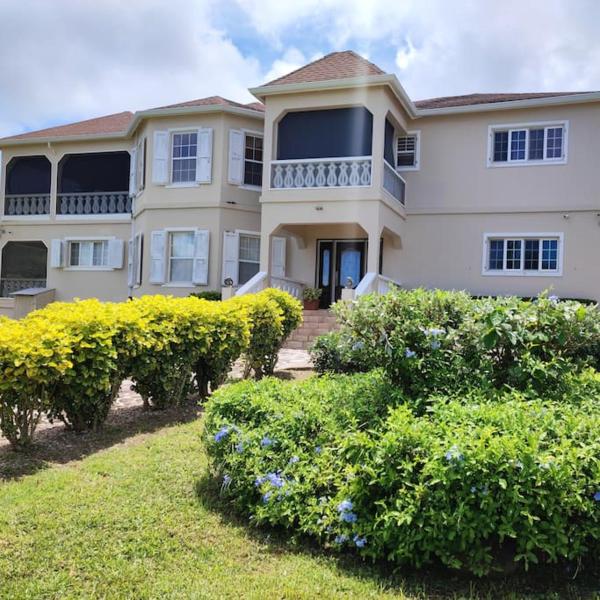 J's Oasis, Nevis