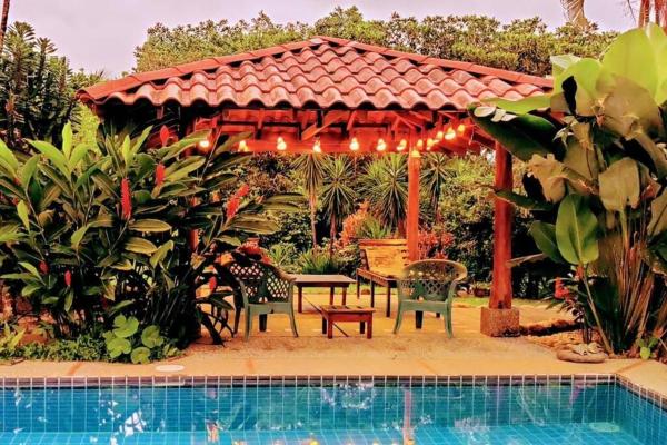 Na fotografii je vidět objekt Casa Macondo 3 bdrm w private pool, close to beach, Esterillos Oeste nacházející se ve městě Esterillos Este.
