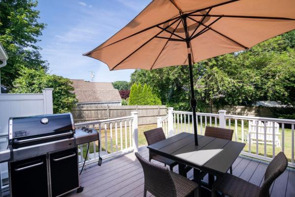 Fotografie 5: Located on Rail Trail By Beach & Downtown