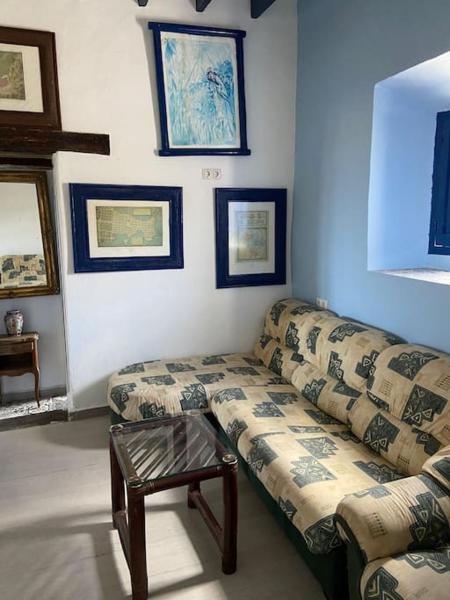A la foto es mostra l'objecte Bonitas vistas al mar situat a la ciutat de La Alcazaba.