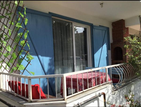 A la foto es mostra l'objecte Mavi Panjurlu Ev situat a la ciutat de Burhaniye.