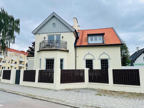 The photo shows the Villa i Fridhem centralt i Malmö located in the city of Malmö.