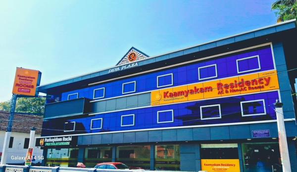 Auf dem Foto ist das Objekt Kaamyakam Residency in der Stadt Pullappalli zu sehen.