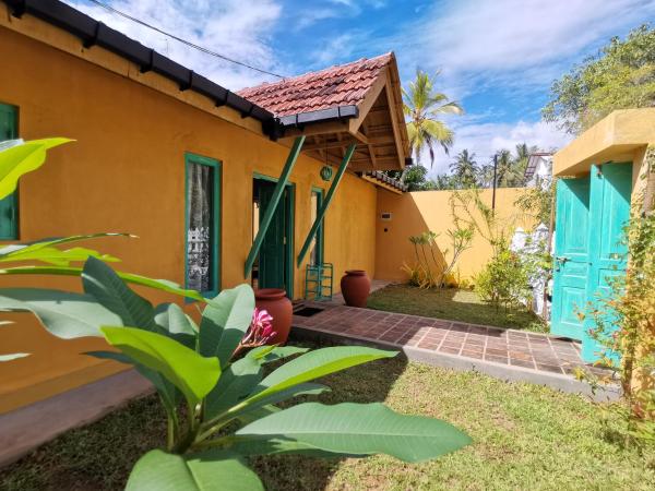 Na zdjęciu widoczny jest obiekt Mahi Mahi Cottage położony w mieście Dickwella.