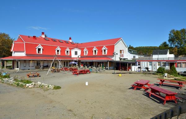 A la foto es mostra l'objecte Auberge jeunesse de Tadoussac situat a la ciutat de Tadoussac.