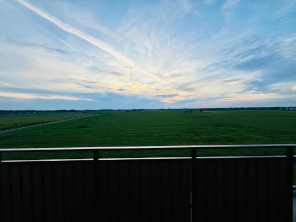 Na zdjęciu widoczny jest obiekt Przytulny apartament z widokiem położony w mieście Domaniów.