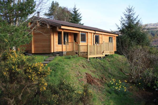 A la foto es mostra l'objecte Ronaldsay Log Cabin situat a la ciutat de Strontian.