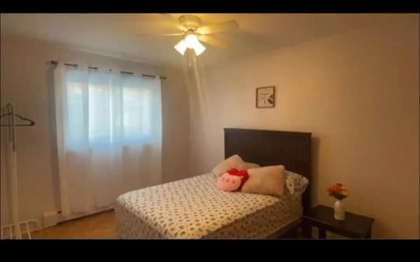 Montreal One-Bedroom Apartment Number3 with shared-bathroom and shared kitchen, Монреаль