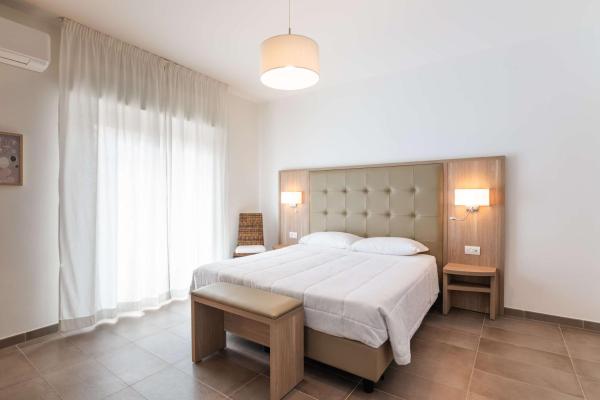 写真にはアルゲーロ市にあるRooms Angedrasが写っています。